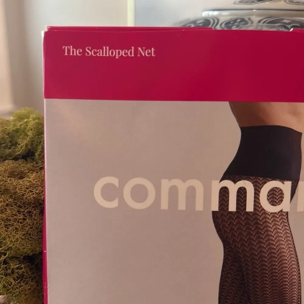 NIB Commando Scalloped Net Tights black  Open box not used